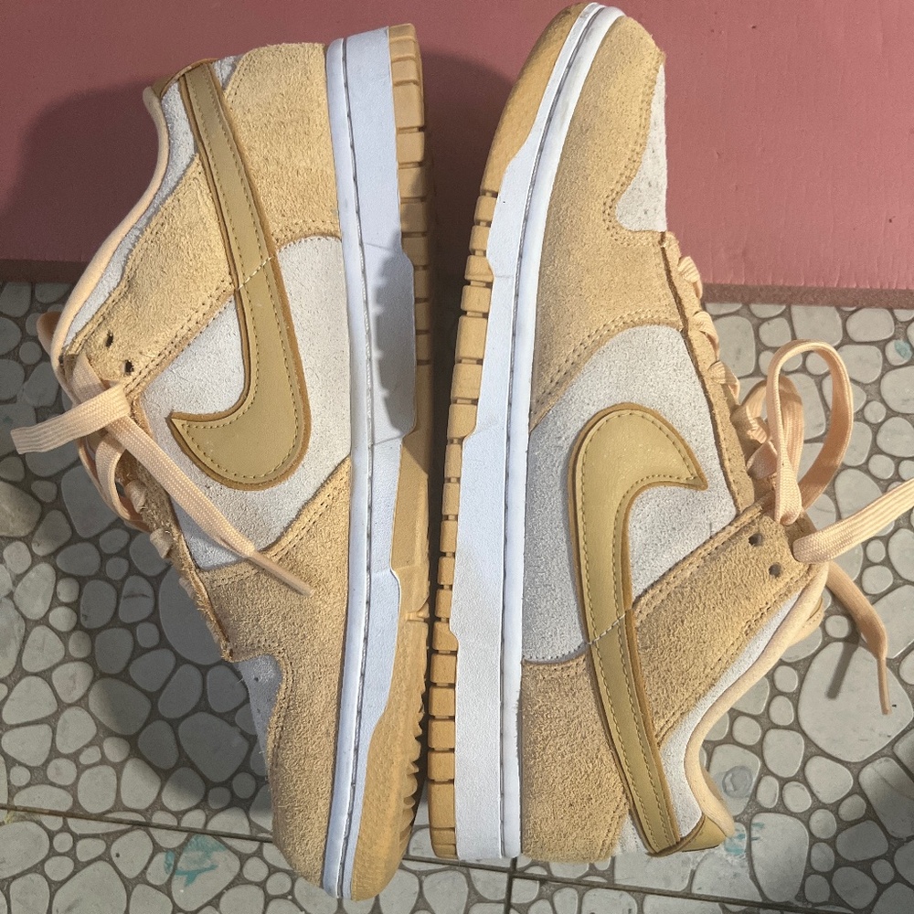 Nike dunk ( suede yellow)